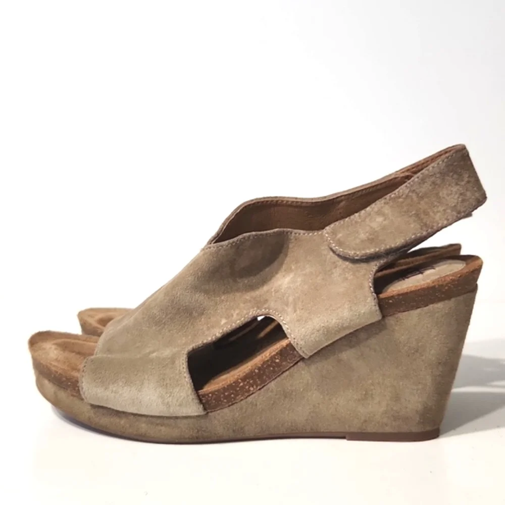 Sofft Chloe Suede Open Toe Wedge Sandal Light Taupe Size 10